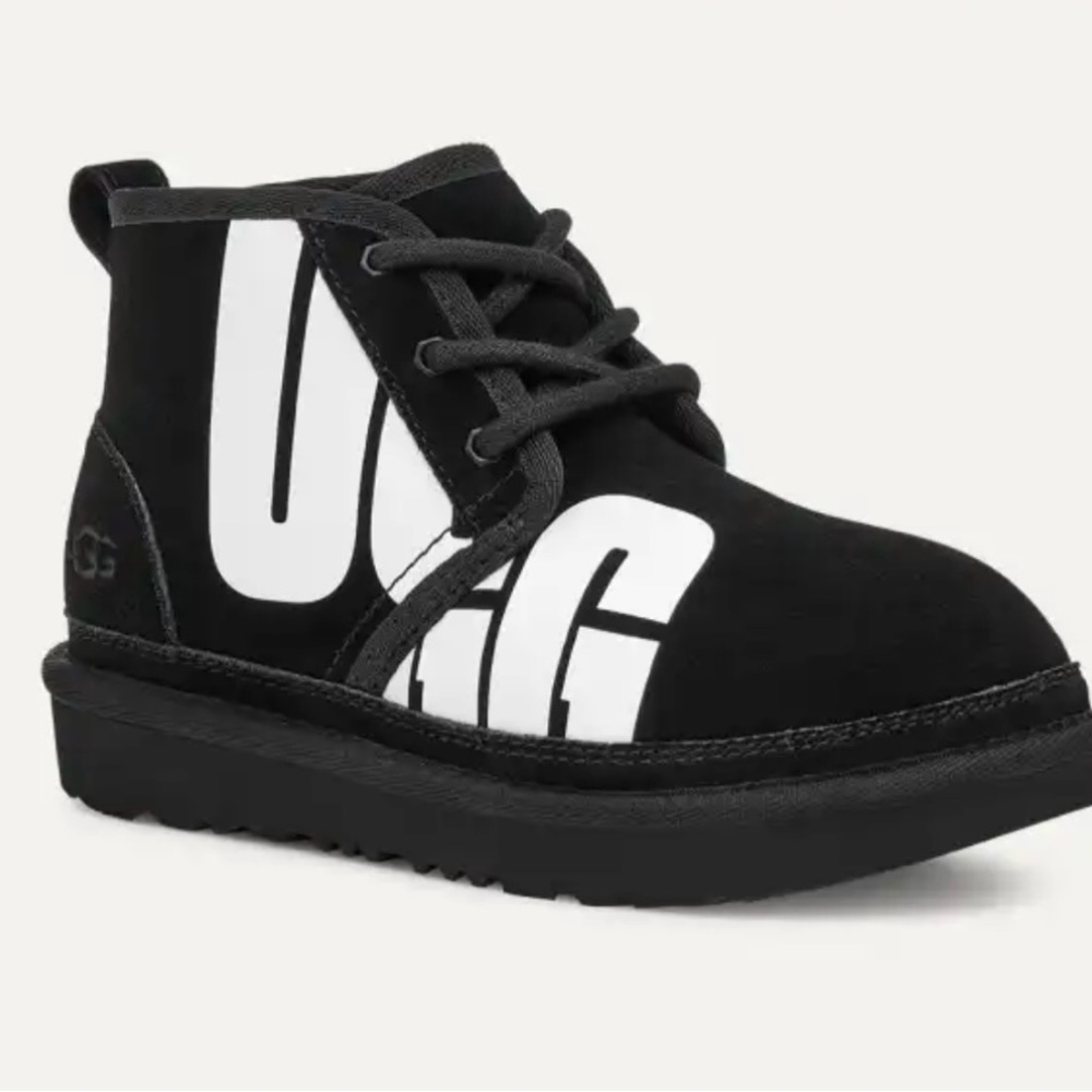 UGGs Neumel Chopd Size 4 Black